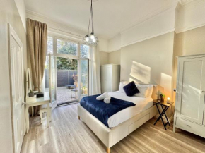 Spacious Bournemouth Apartment - Close to Town Centre and Beach - Free Parking - Sleeps 6